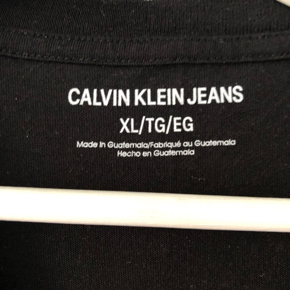 Calvin Klein T-Shirt - Picture 3 of 4